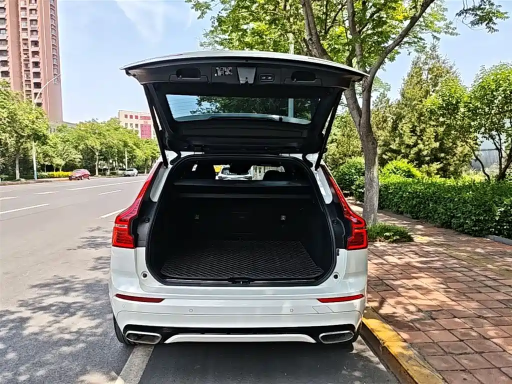 Volvo XC60 2021 T5 four-wheel drive Zhiyuan Sport Edition купить на сайте DeffCars