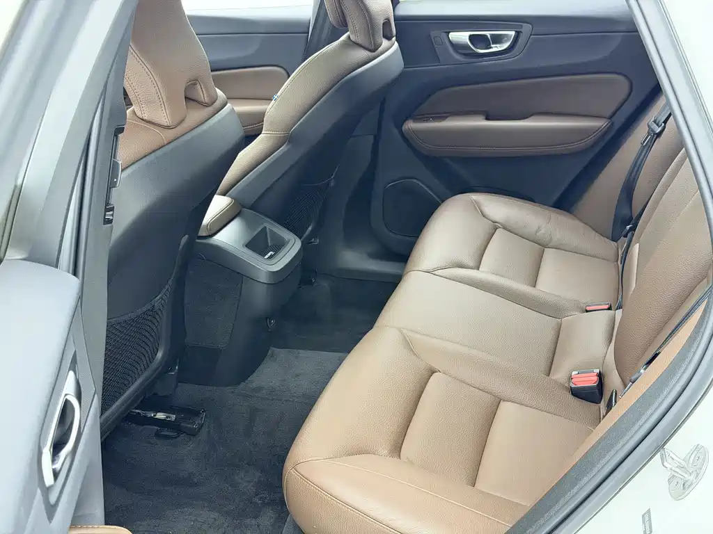 Volvo XC60 2023 B5 four-wheel drive Zhiyi Luxury Edition купить на сайте DeffCars
