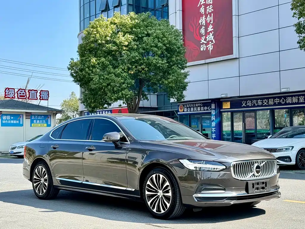 Volvo S90 2025 B5 Zhiyi Luxury Edition купить на сайте DeffCars