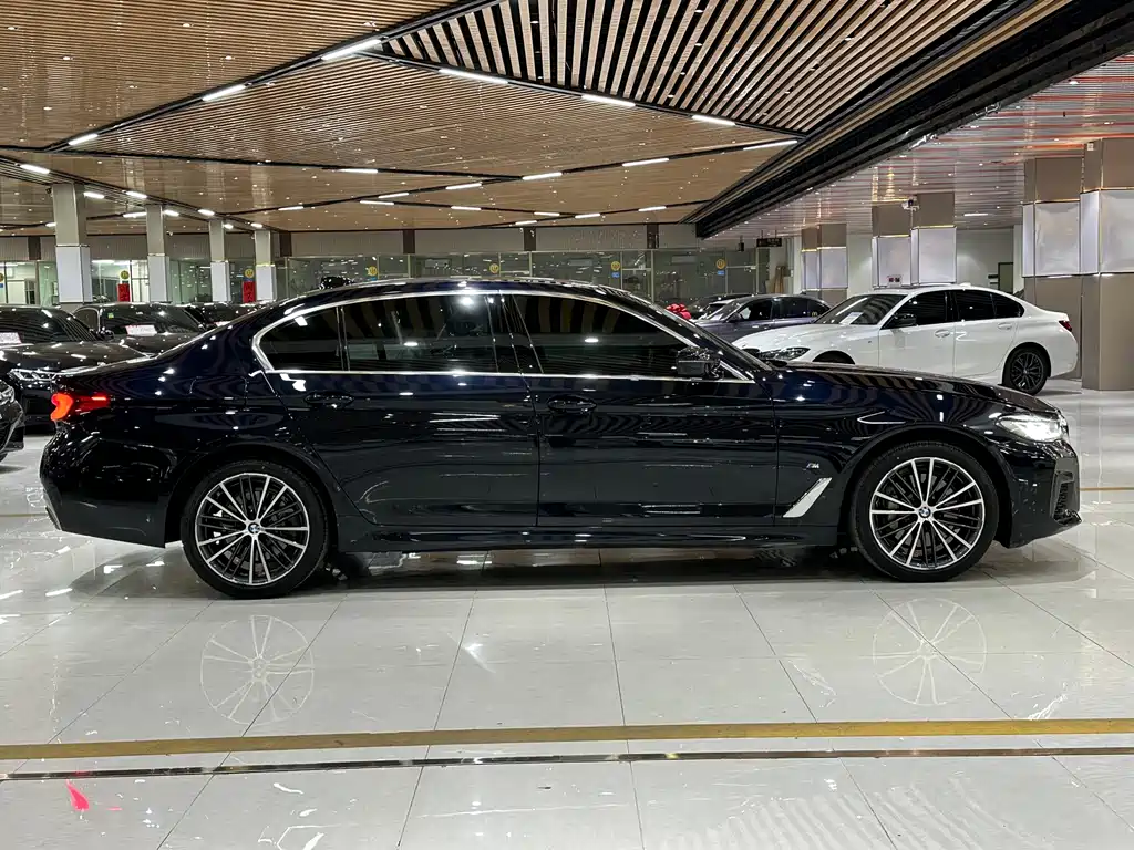 BMW 5 Series 2022 530Li Leading M Sports Package купить на сайте DeffCars