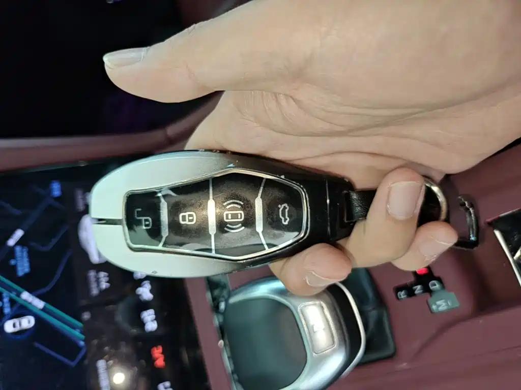 Hongqi H5 2024 2.0T Automatic Zhilianqichang Edition купить на сайте DeffCars