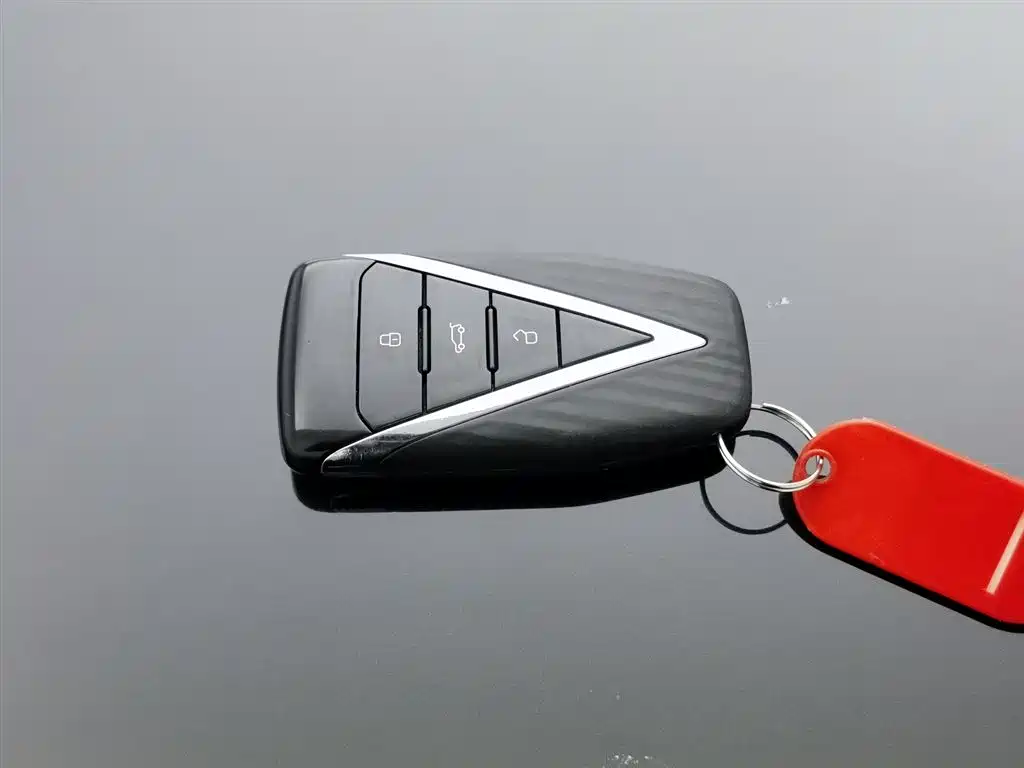 Venucia V DD-i 2023 110km iE version купить на сайте DeffCars