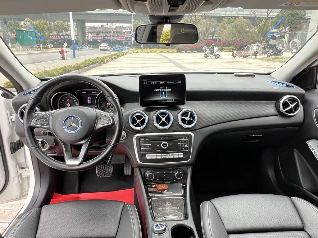 Mercedes-Benz GLA 2018 GLA 200 Fashion Model купить на сайте DeffCars