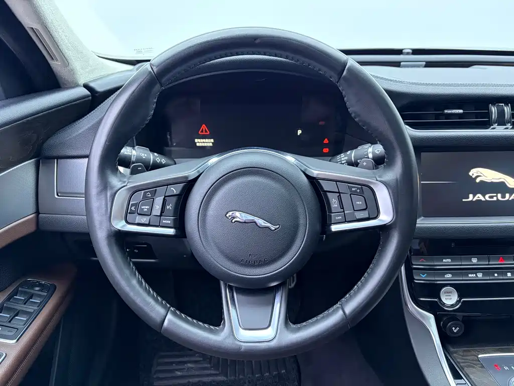 Jaguar XFL 2018 XFL 2.0T 250PS Deluxe Edition купить на сайте DeffCars