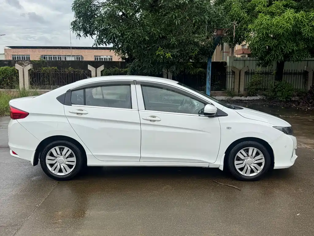 Fengfan (City) 2017 1.5L CVT Comfort Edition купить на сайте DeffCars