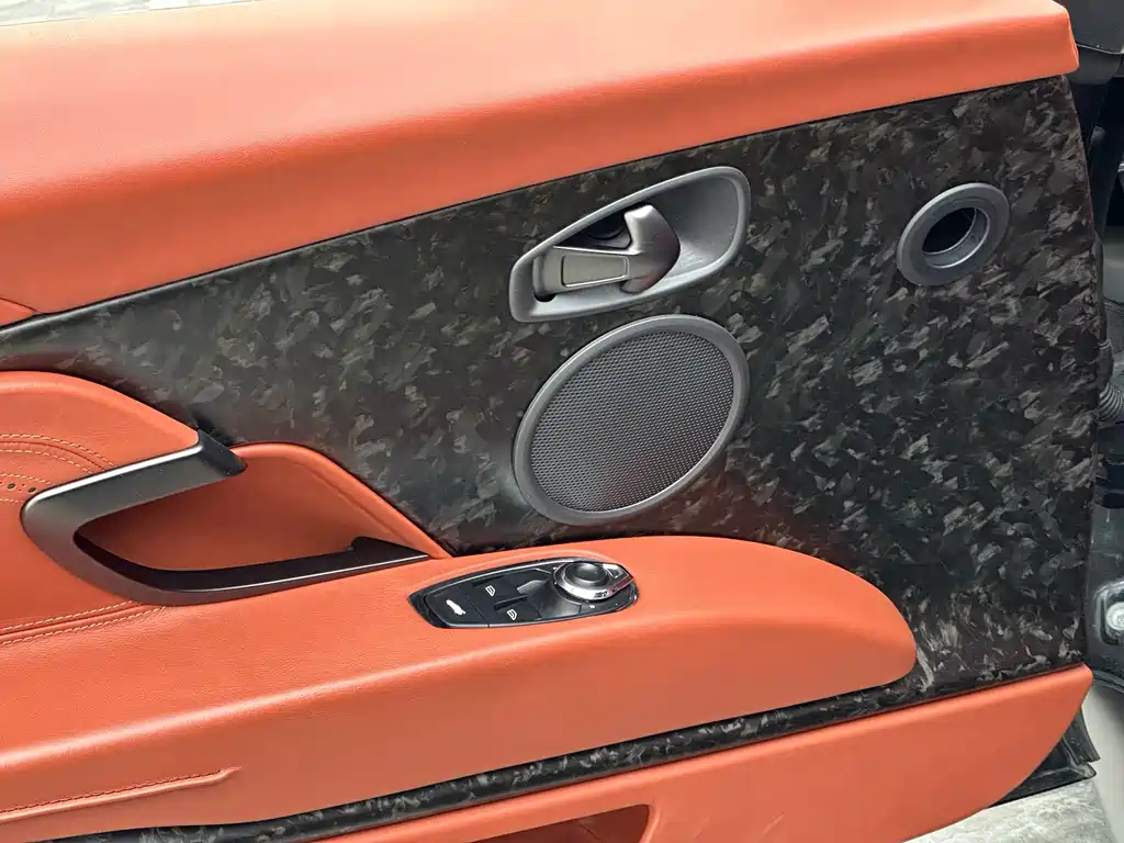 Aston Martin DB11 2019 4.0T V8 Coupe купить на сайте DeffCars