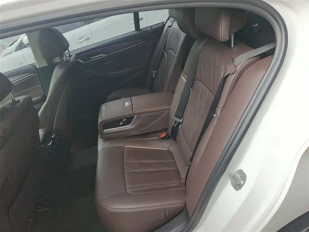BMW 5 Series 2018 facelift 530Li leading model luxury package купить на сайте DeffCars