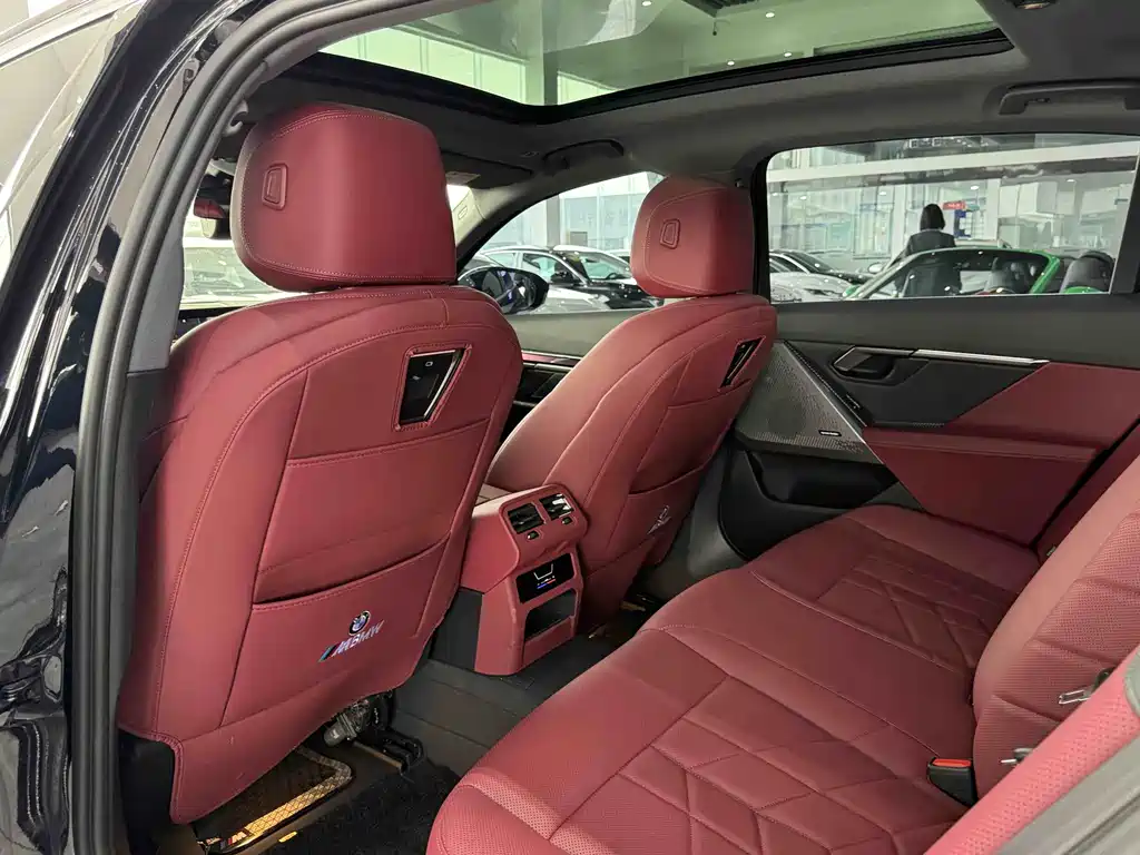 BMW 5 Series 2025 530Li Leading M Sports Package купить на сайте DeffCars