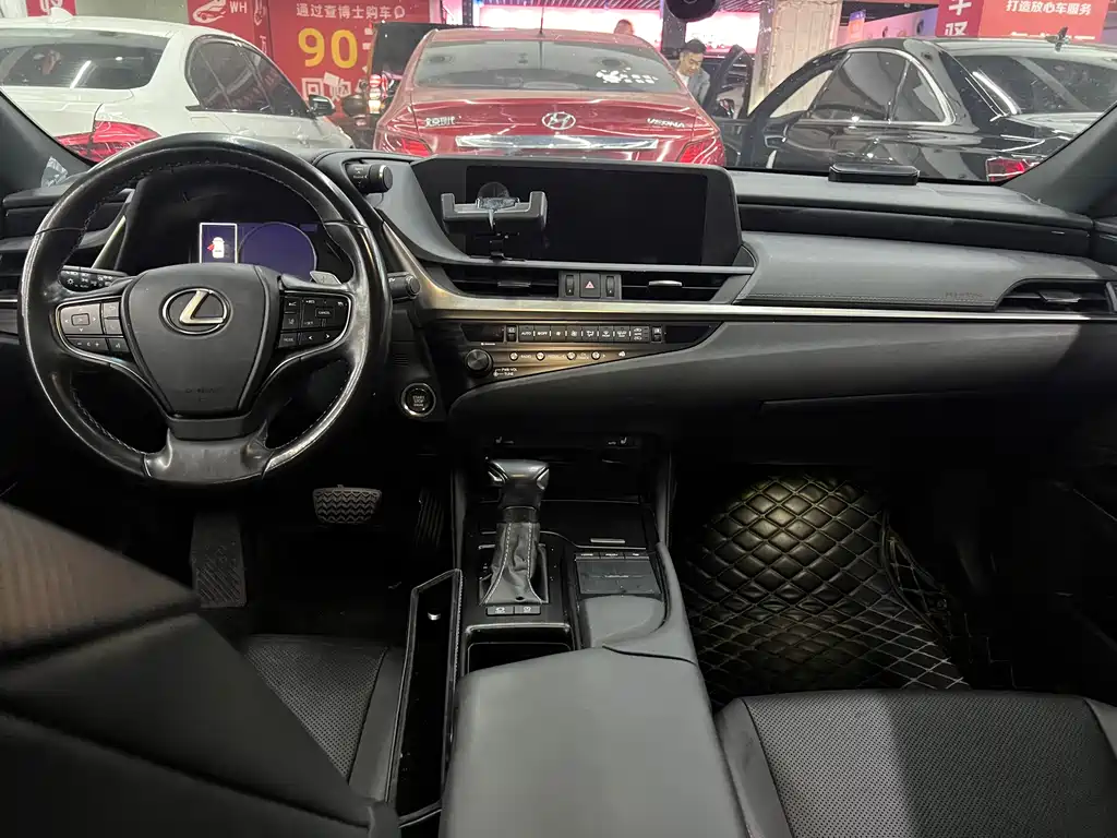 Lexus ES 2020 200 Excellence Edition купить на сайте DeffCars