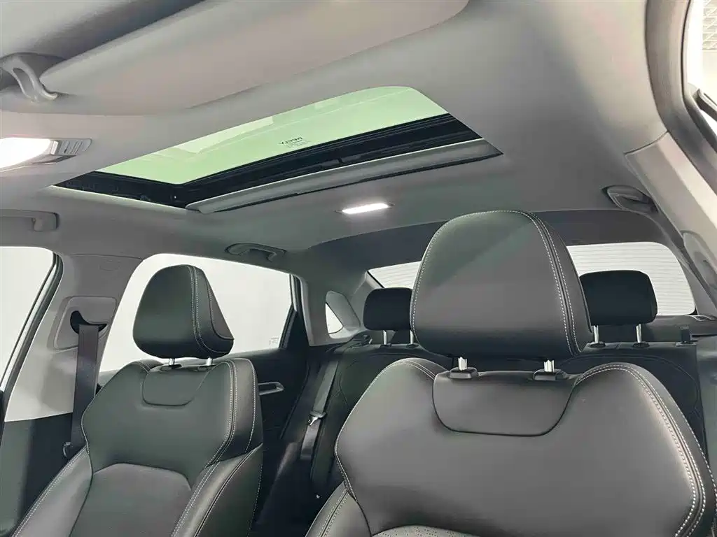 Emgrand 2023 4th Generation Champion Edition 1.5L CVT Premium Type купить на сайте DeffCars