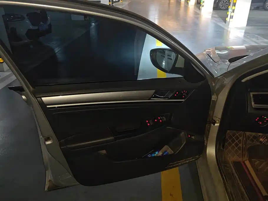 Bora 2018 1.5L manual comfort model купить на сайте DeffCars