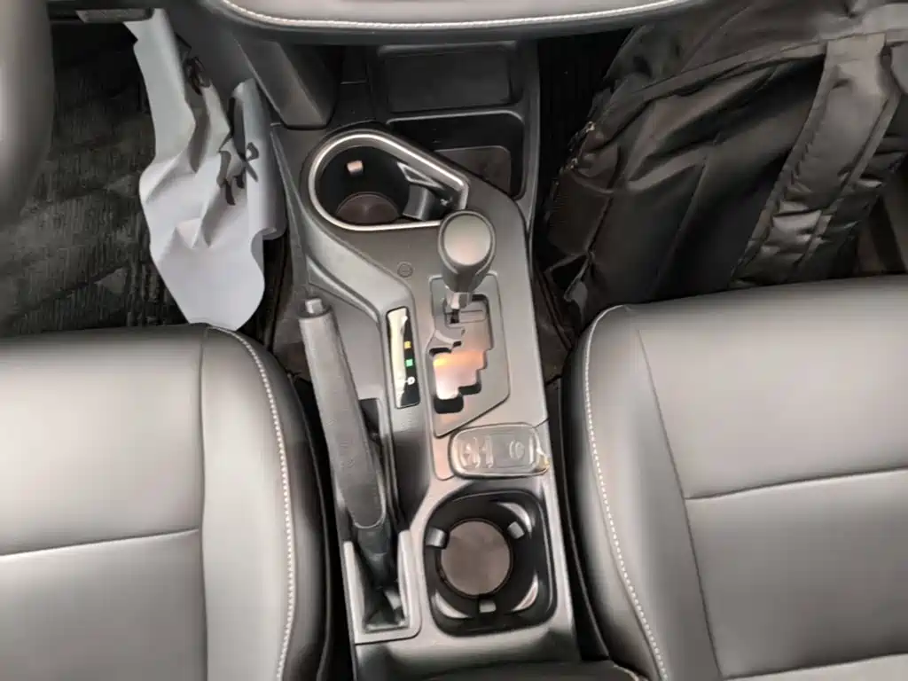 RAV4 Rongfang 2015 2.0L CVT two-wheel drive fashion version купить на сайте DeffCars