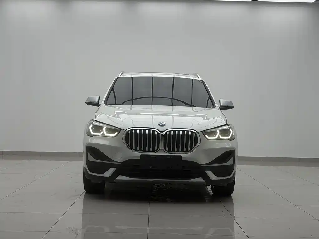 BMW X1 2022 sDrive20Li Exclusive Model купить на сайте DeffCars