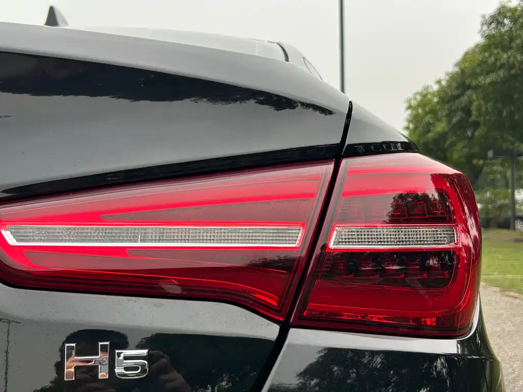 Hongqi H5 2022 Classic 1.5T DCT Flag Rhyme Edition купить на сайте DeffCars