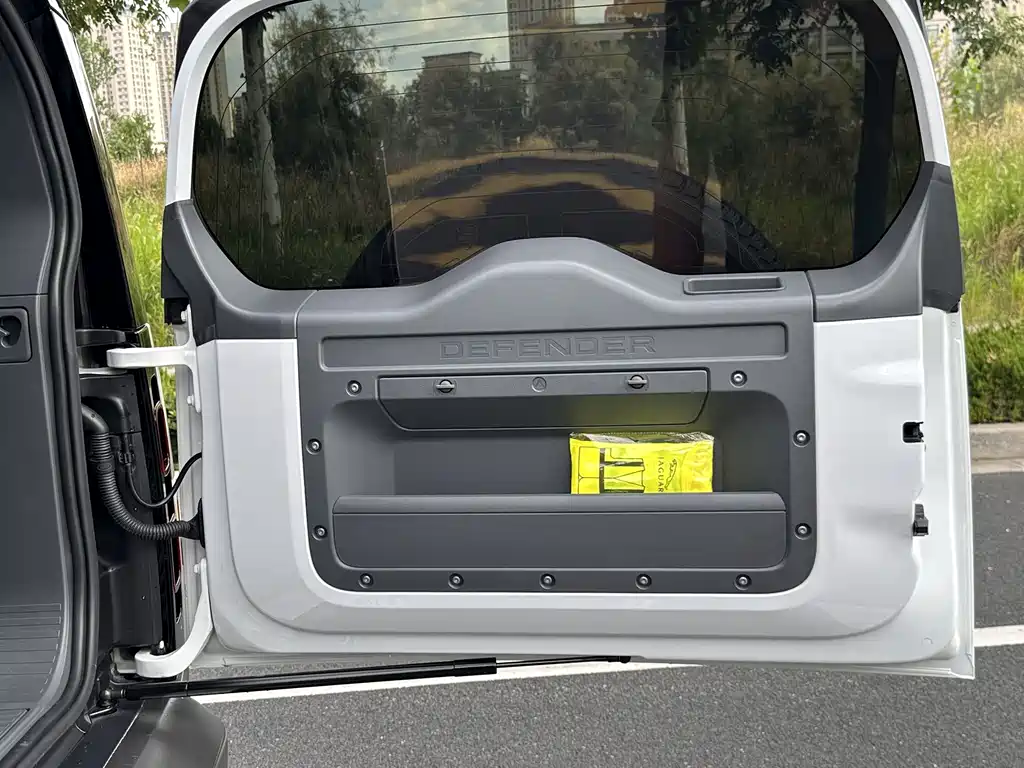 Land Rover Defender 2022 110 P400 X-DYNAMIC HSE купить на сайте DeffCars