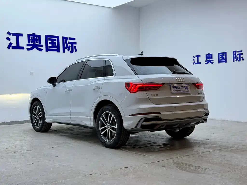 Audi Q3 2022 35 TFSI aggressive and dynamic купить на сайте DeffCars