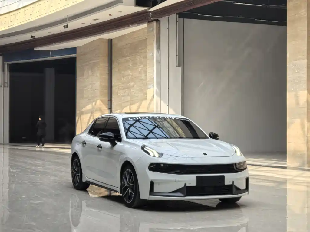 Lynk & Co 03 2022 2.0TD DCT Pro купить на сайте DeffCars