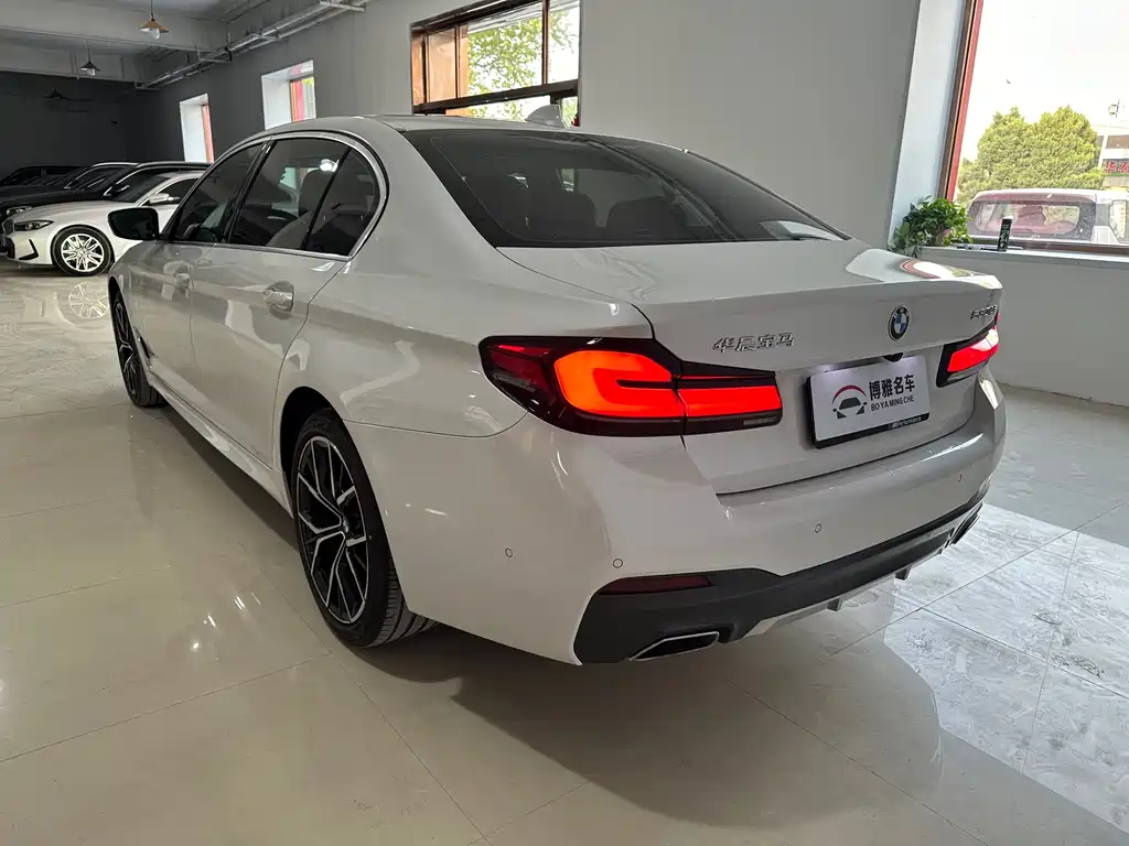 BMW 5 Series 2023 530Li Leading M Sports Package купить на сайте DeffCars