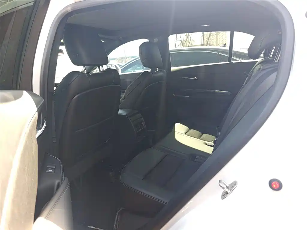 Cadillac XT4 2022 28T two-wheel drive fashion model купить на сайте DeffCars