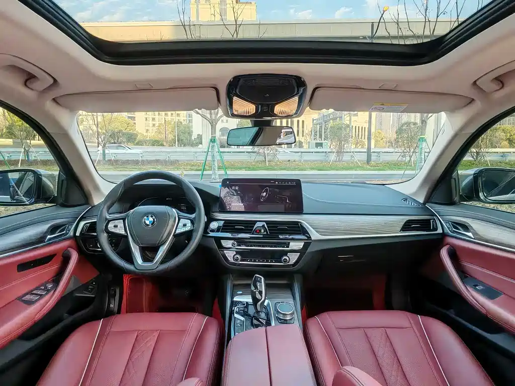 BMW 5 Series New Energy 2021 535Le Luxury Package купить на сайте DeffCars