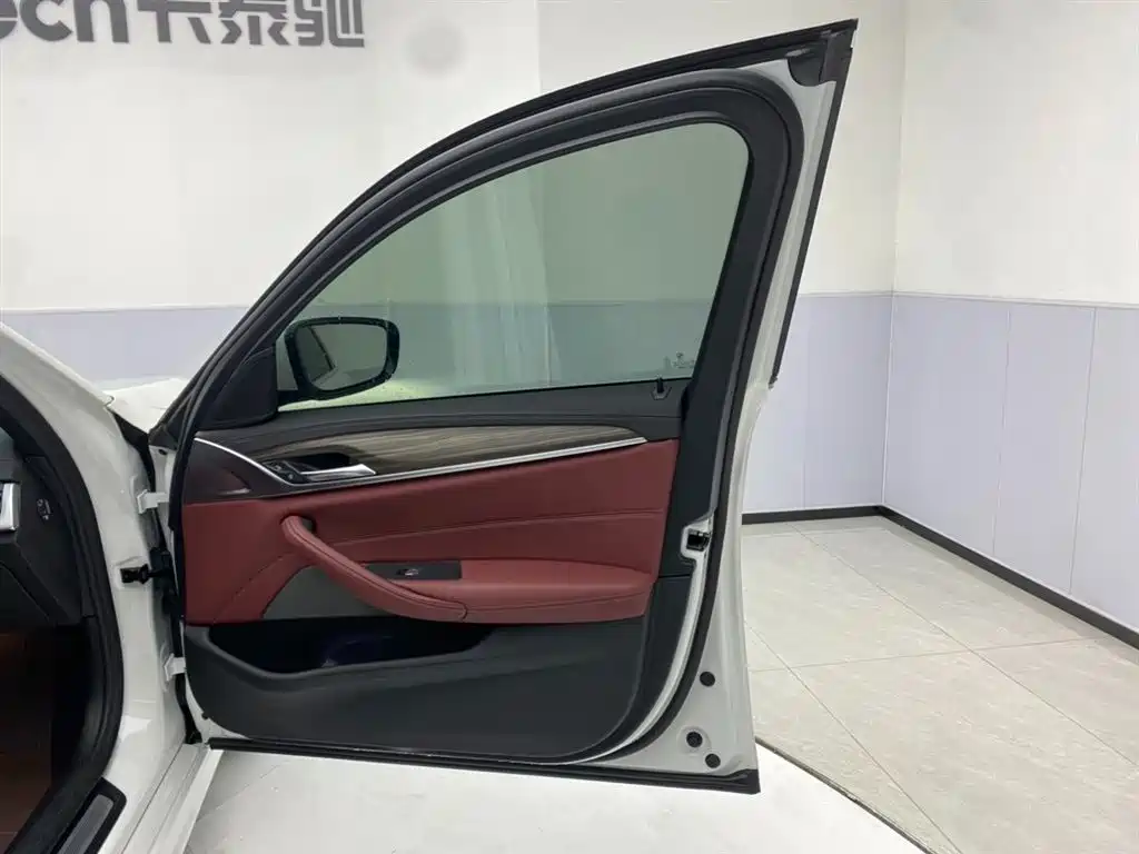 BMW 5 Series 2022 facelift 530Li leading M sports package купить на сайте DeffCars