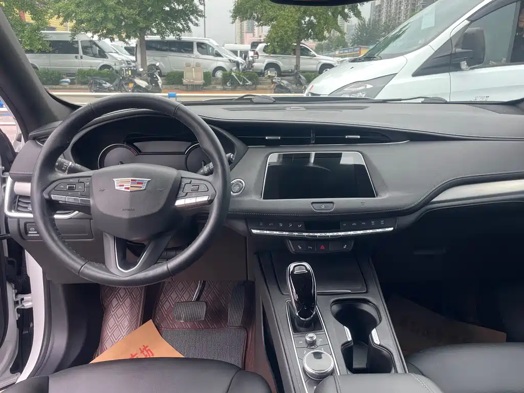 Cadillac XT4 2021 28T two-wheel drive luxury model купить на сайте DeffCars