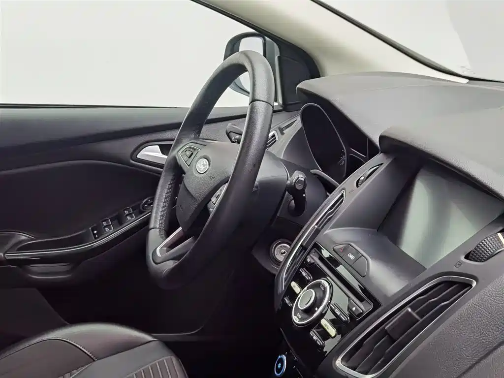 Focus 2020 hatchback classic 1.5L automatic fashion model купить на сайте DeffCars