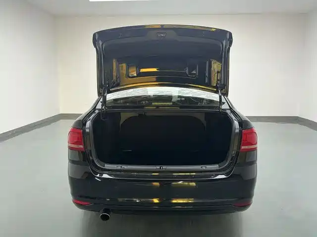 Lavida 2017 1.6L Manual Fashion Edition купить на сайте DeffCars