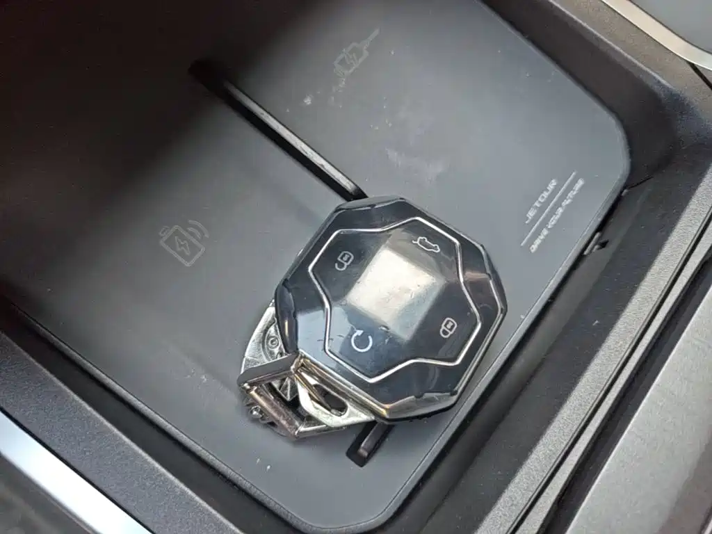 Jietu Traveler 2023 2.0T four-wheel drive crossover PRO купить на сайте DeffCars