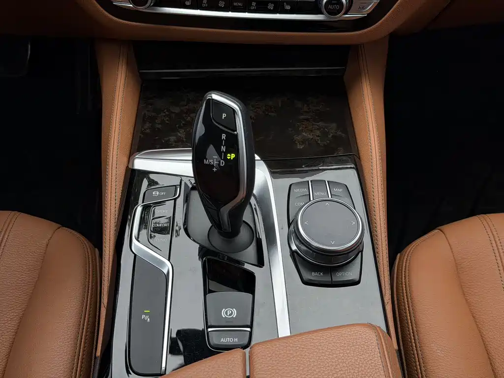 BMW 5 Series 2018 facelift 530Li leading M sports package купить на сайте DeffCars