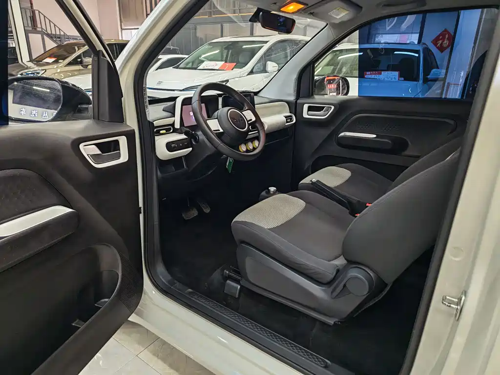 Hongguang MINIEV 2024 third generation 215km advanced version купить на сайте DeffCars