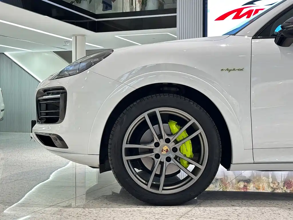 Cayenne New Energy 2023 Cayenne E-Hybrid 2.0T Platinum Edition купить на сайте DeffCars