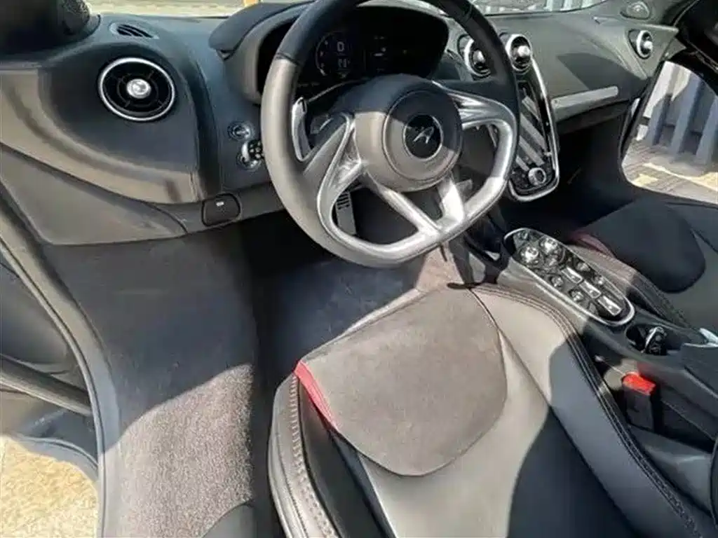 McLaren GT 2022 4.0T standard model купить на сайте DeffCars