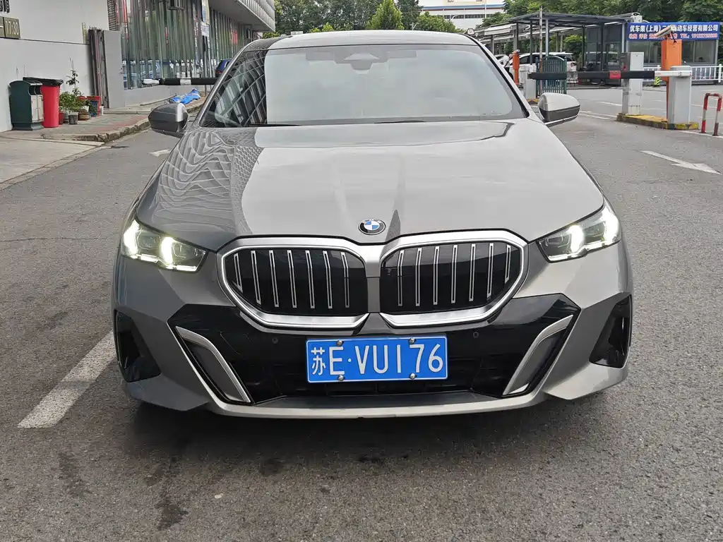 BMW 5 Series 2024 530Li Leading M Sports Package купить на сайте DeffCars