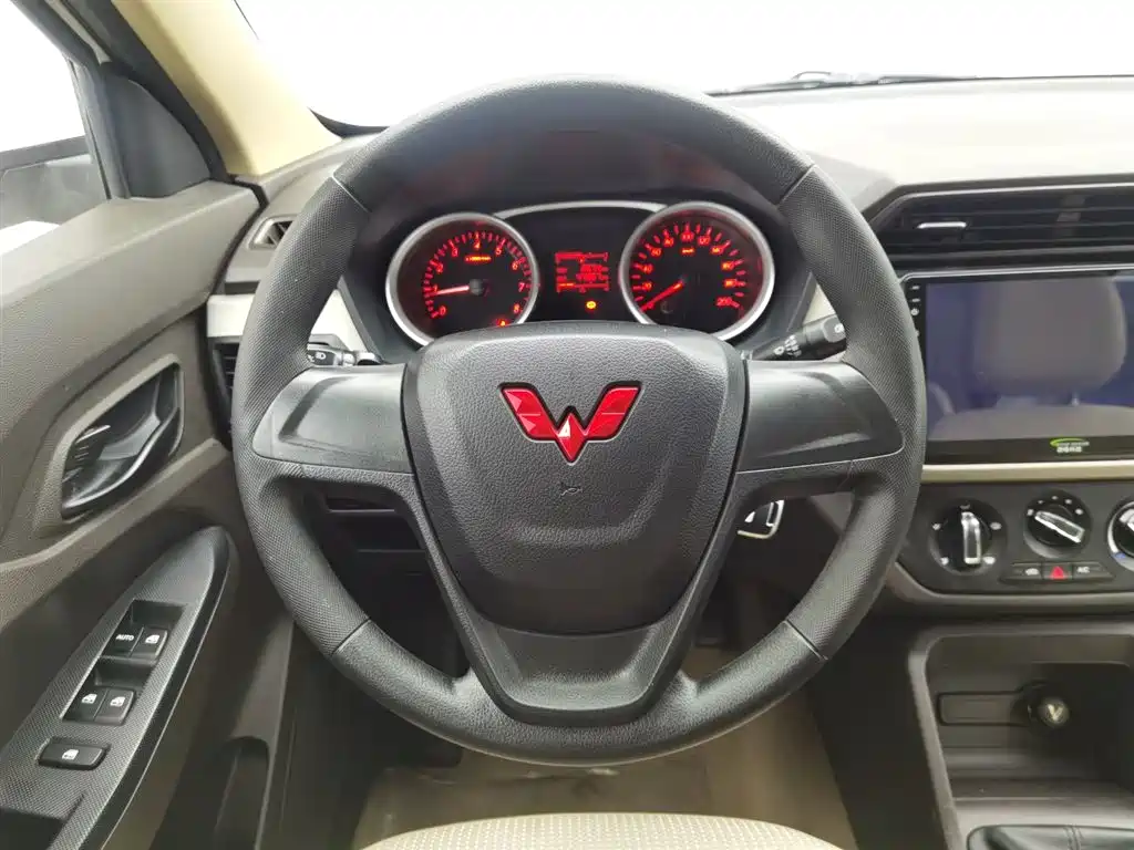 Wuling Hongguang 2021 facelift 1.5L S standard electric power assist LAR купить на сайте DeffCars