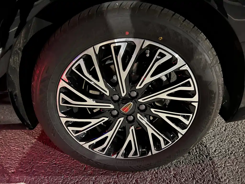 Hongqi H5 2024 2.0T Automatic Zhilianqichang Edition купить на сайте DeffCars