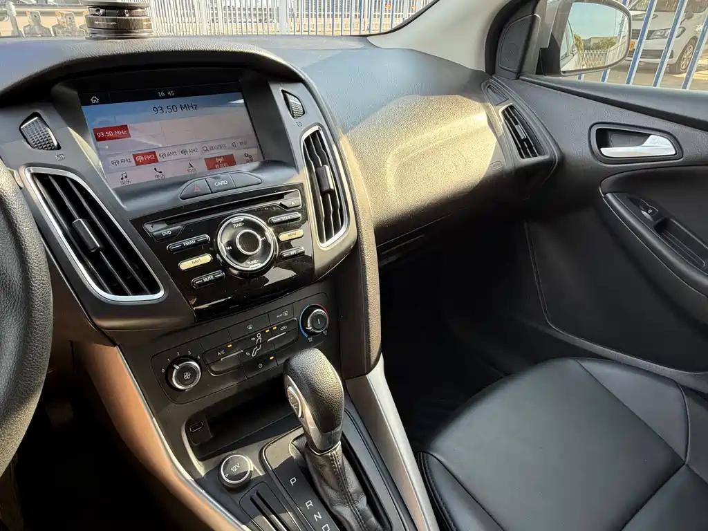 Focus 2018 hatchback classic 1.6L automatic comfort smart mobility version купить на сайте DeffCars