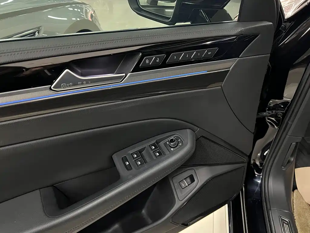 Huiang 2019 380TSI 2WD Business Edition National V купить на сайте DeffCars