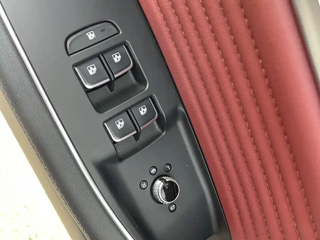 Hongqi HS5 2023 2.0T Qixiang Pro 500,000 Commemorative Edition купить на сайте DeffCars