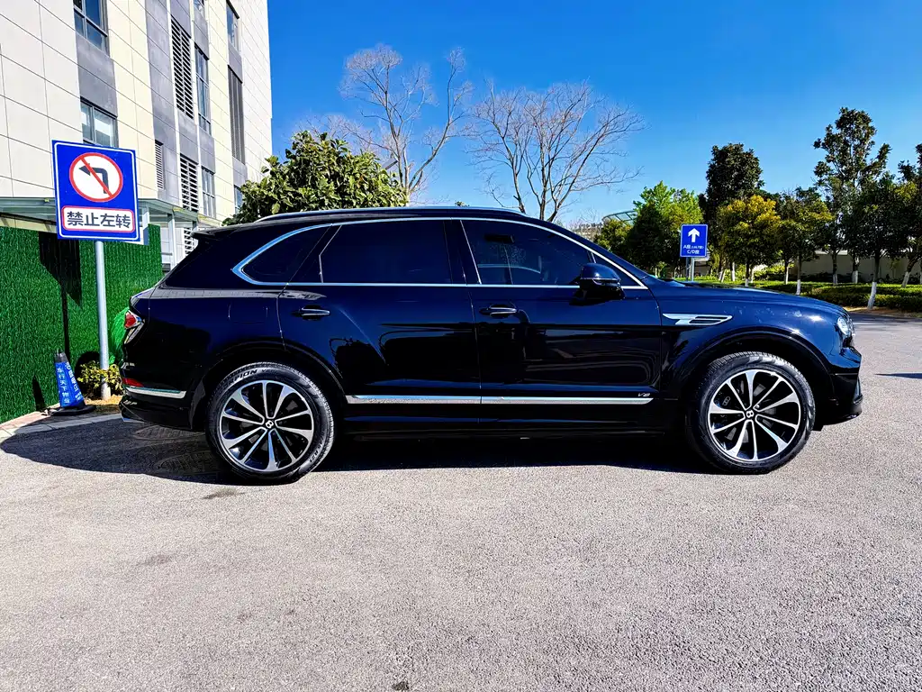 Bentayga 2021 4.0T V8 купить на сайте DeffCars