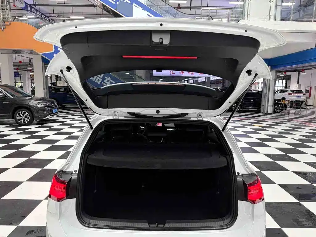 Golf 2023 facelift 280TSI DSG R-Line Lite купить на сайте DeffCars