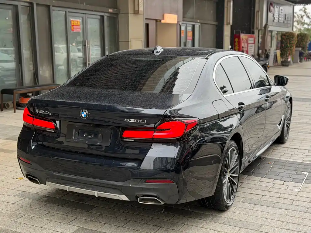BMW 5 Series 2023 530Li Leading M Sports Package купить на сайте DeffCars