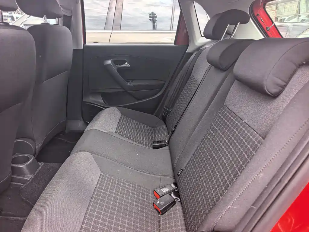 Polo 2016 1.6L automatic comfort model купить на сайте DeffCars