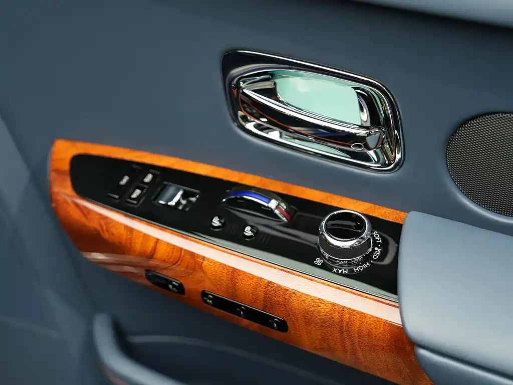 Phantom 2018 6.7T long wheelbase version купить на сайте DeffCars