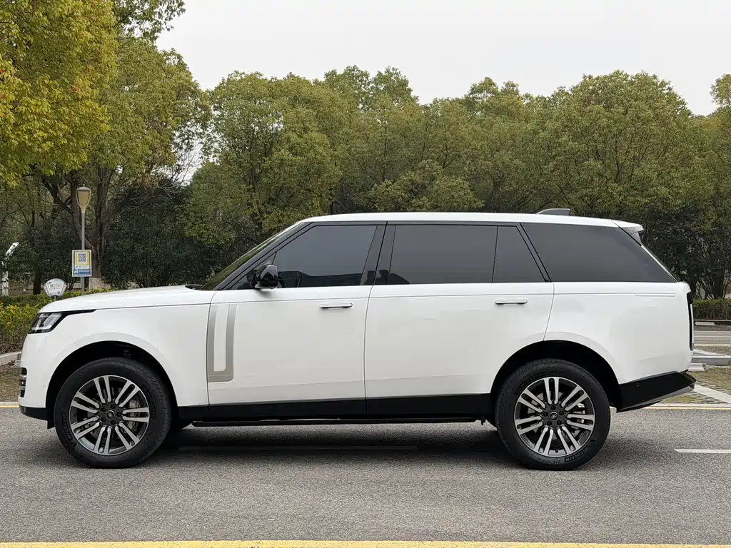 Range Rover 2023 3.0 L6 400PS Genesis Extended Edition купить на сайте DeffCars