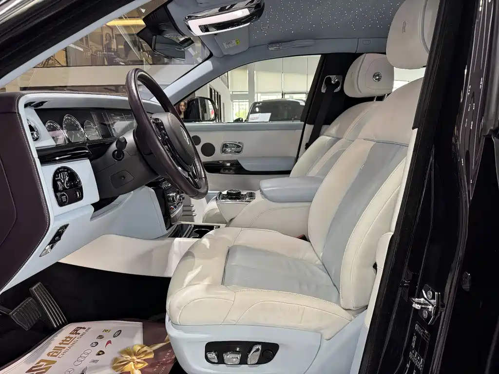 Phantom 2018 6.7T long wheelbase version купить на сайте DeffCars