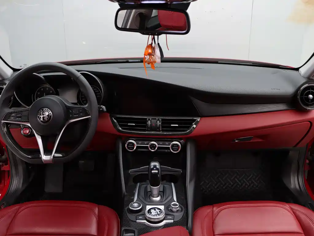 Giulia Juliet 2018 2.0T 200HP Luxury Edition Carbon Fiber Limited Edition купить на сайте DeffCars
