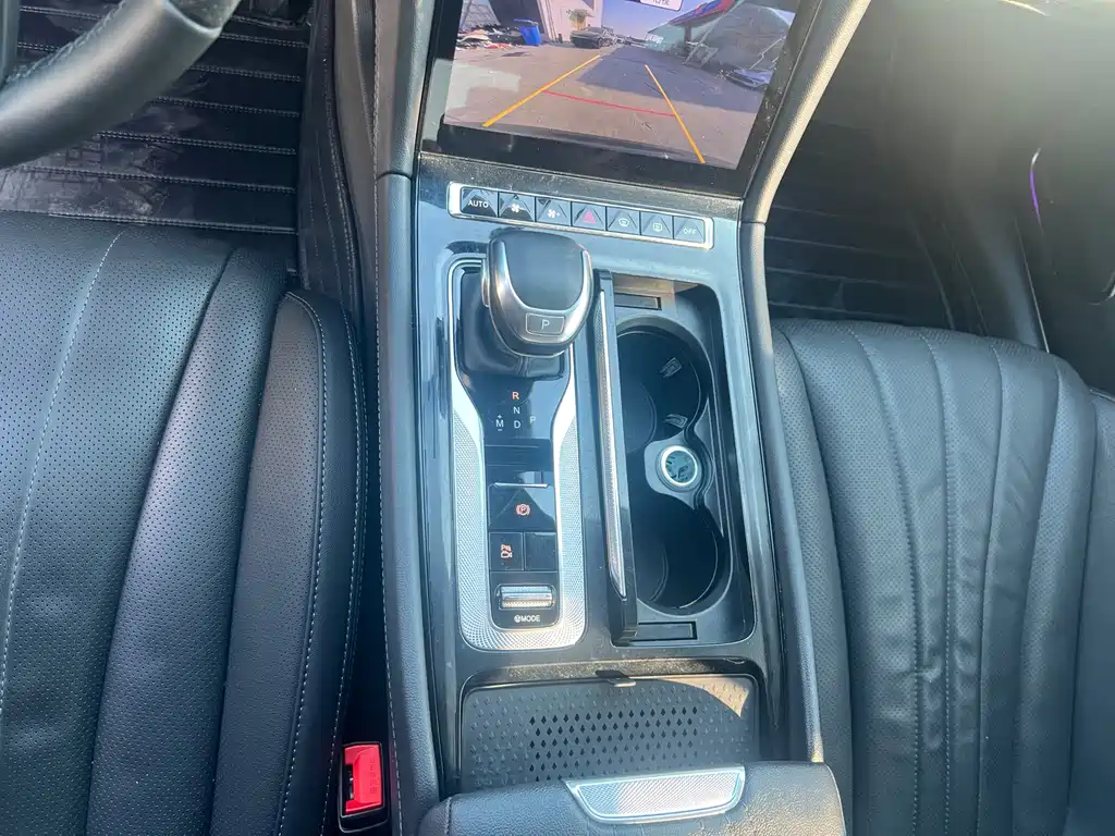 Hongqi H5 2024 2.0T automatic smart connected flag version купить на сайте DeffCars