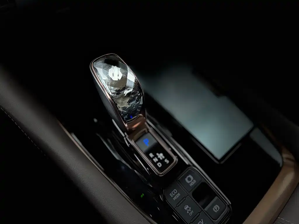 Alfa 2025 Dual Engine 2.5L Premium Gold Edition купить на сайте DeffCars