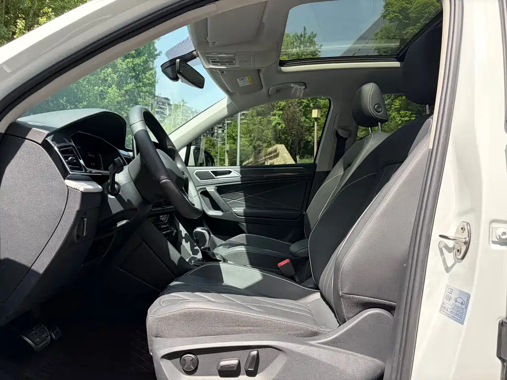Tiguan L 2024 Outstanding Model 330TSI Automatic Two-wheel Drive R-Line Longyao Edition купить на сайте DeffCars